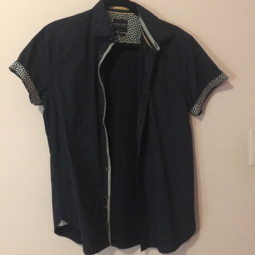 Men’s navy button up shirt sleeve shirt